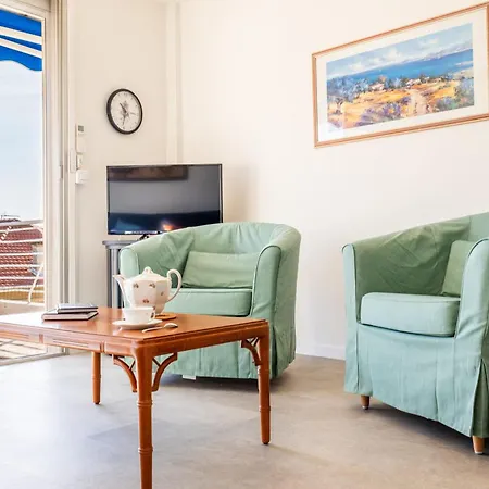 Lejlighed 3-br Terrace Steps From Beaches