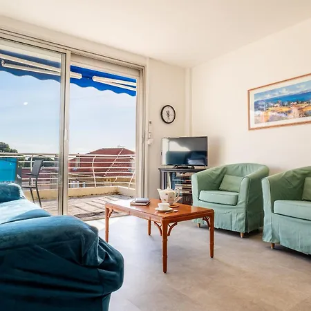 3-br Terrace Steps From Beaches Cannes