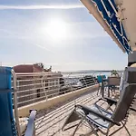 Apartment 3-br Terrace Steps From Beaches