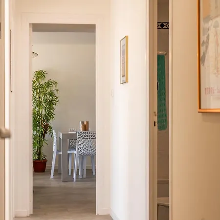 Lägenhet 3-br Terrace Steps From Beaches Cannes