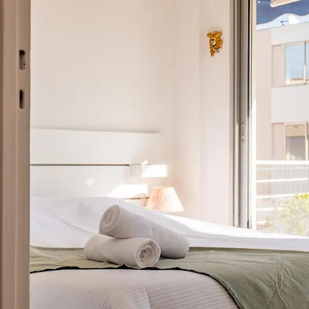 3-br Terrace Steps From Beaches Cannes