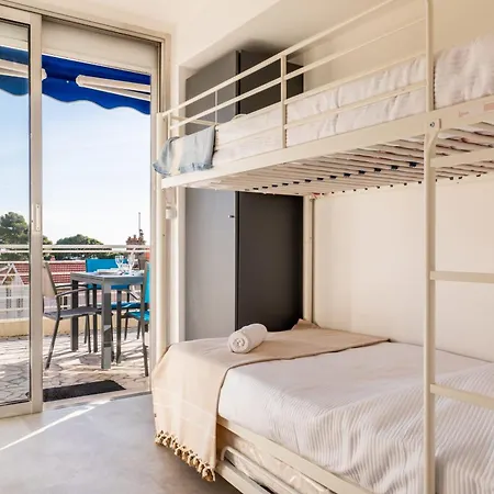 Lägenhet 3-br Terrace Steps From Beaches