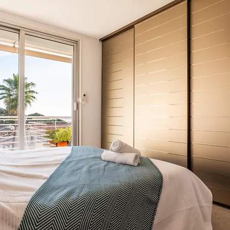 3-br Terrace Steps From Beaches * Cannes