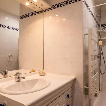 3-br Terrace Steps From Beaches Apartamento