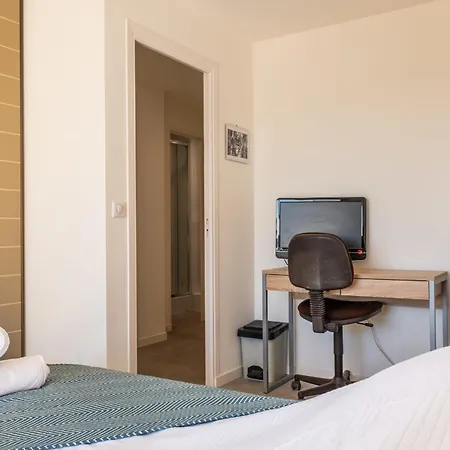 3-br Terrace Steps From Beaches Apartamento